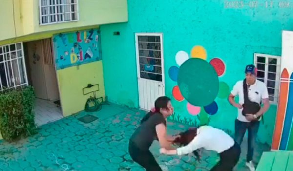 Video: padres golpean y amenazan a maestra en una escuela de Edomex; llevaban arma, acusa