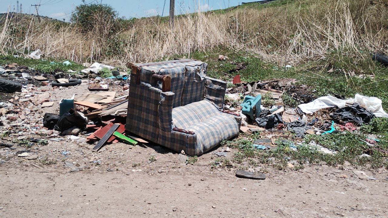 Avenida Sol en Salamanca está invadida con mal olor y basura 