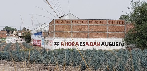 ¿Borrar bardas procorcholatas? Al contrario, en el suroeste de Guanajuato se intensifica la guerra