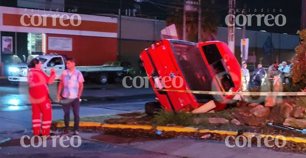 Muere joven tras chocar su camioneta en el bulevar Faja de Oro de Salamanca 