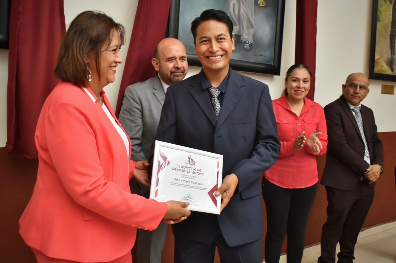 Develan pinturas en honor de Manuel Doblado y Nativitas Macías en la Presidencia de Silao