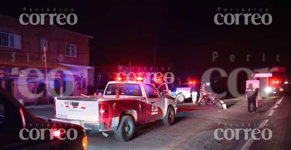 Choque de motocicletas deja tres lesionados en carretera de Abasolo 