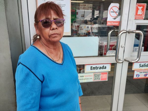 Doña Isabel trabaja abriendo y cerrando puertas en Salamanca para conseguir ‘un pesito’ para subsistir 