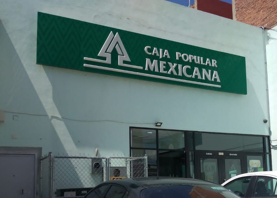 Clientes de la Caja Popular Mexicana en Irapuato sufren por falta de sistema desde hace dos semanas