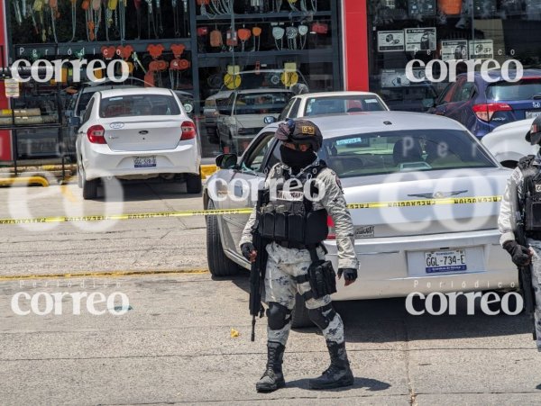 Robacoches balean a un guardia de ferretería de Celaya; iban por un coche deportivo