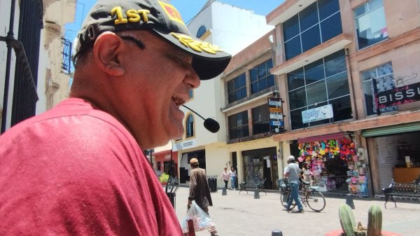 Don Sergio da su vida por el canto y asombra por calles en Celaya, Irapuato y Salamanca