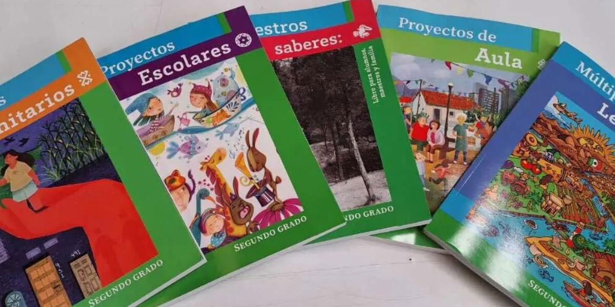 Libros de texto llegarán a las escuelas “quieran o no“, aclara AMLO; Guanajuato, Chihuahua y Jalisco aun pendientes 