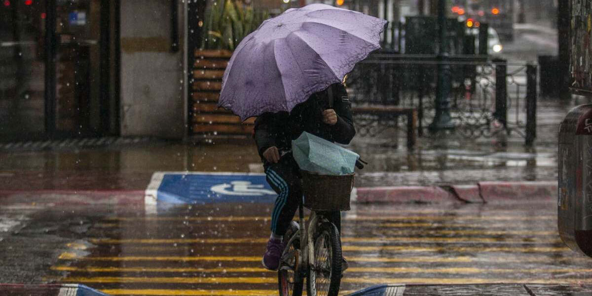 ¡No guardes el paraguas! Onda tropical 20 llega a México y traerá lluvias a estos estados