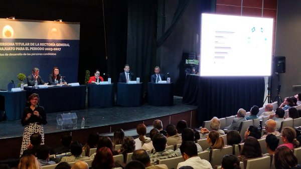 Candidatos a rectoría de UG presentan sus proyectos; Claudia Susana Gómez recibe gran apoyo 