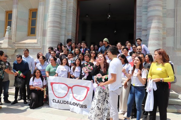 'Desbordan' apoyo Claudia Susana Gómez en último foro de candidatos a la rectoría de la UG