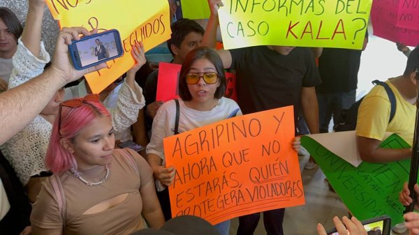 Estudiantes de la UG se manifiestan durante último informe de Luis Felipe Guerrero Agripino