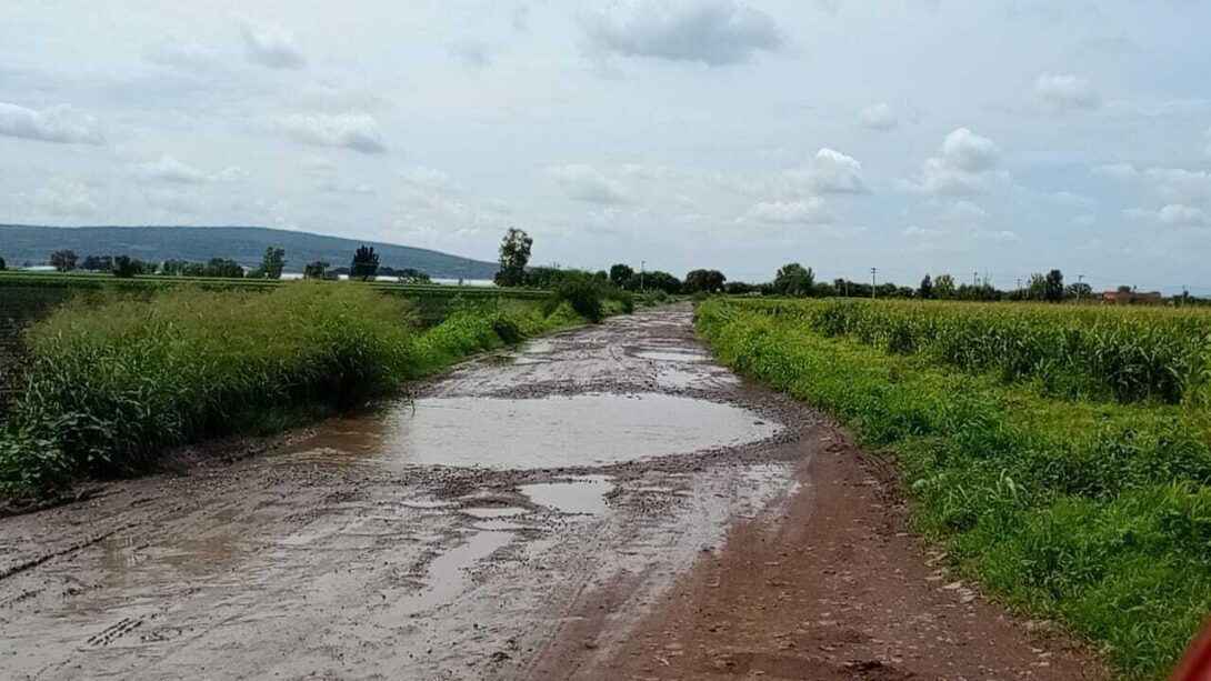 Lluvias dejan las calles de Salamanca y Silao entre el lodo y los charcos