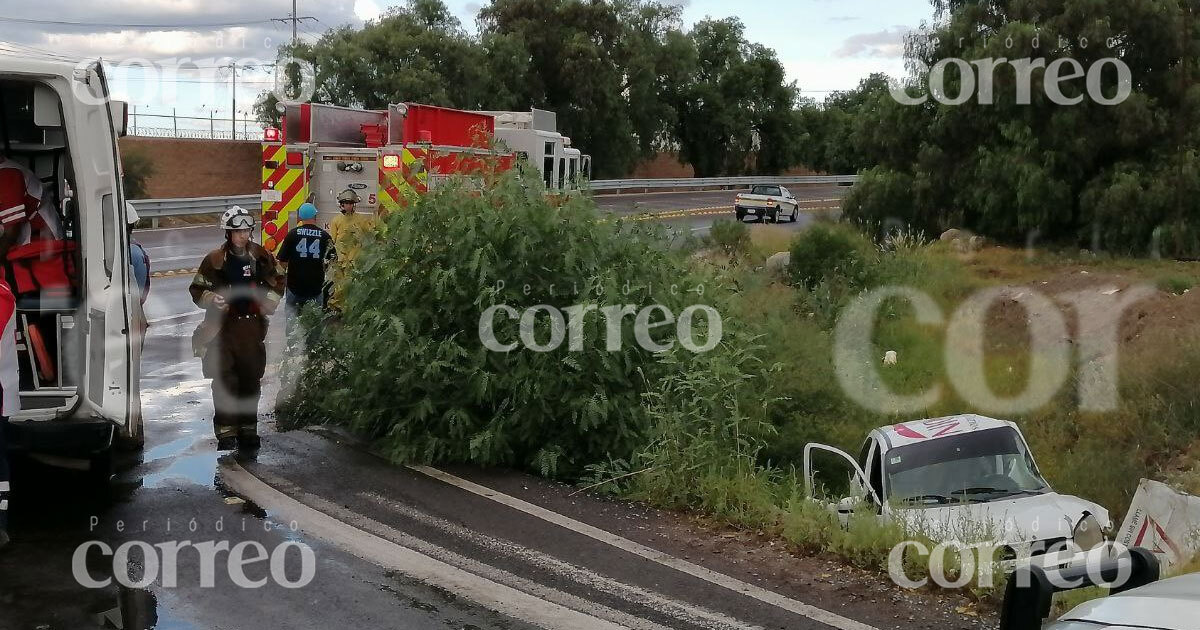 Aparatoso choque en la carretera Doctor Mora-San Luis de la Paz deja tres heridos  