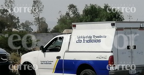 Descubren un cuerpo al interior de la caja de un tráiler en San José Iturbide 