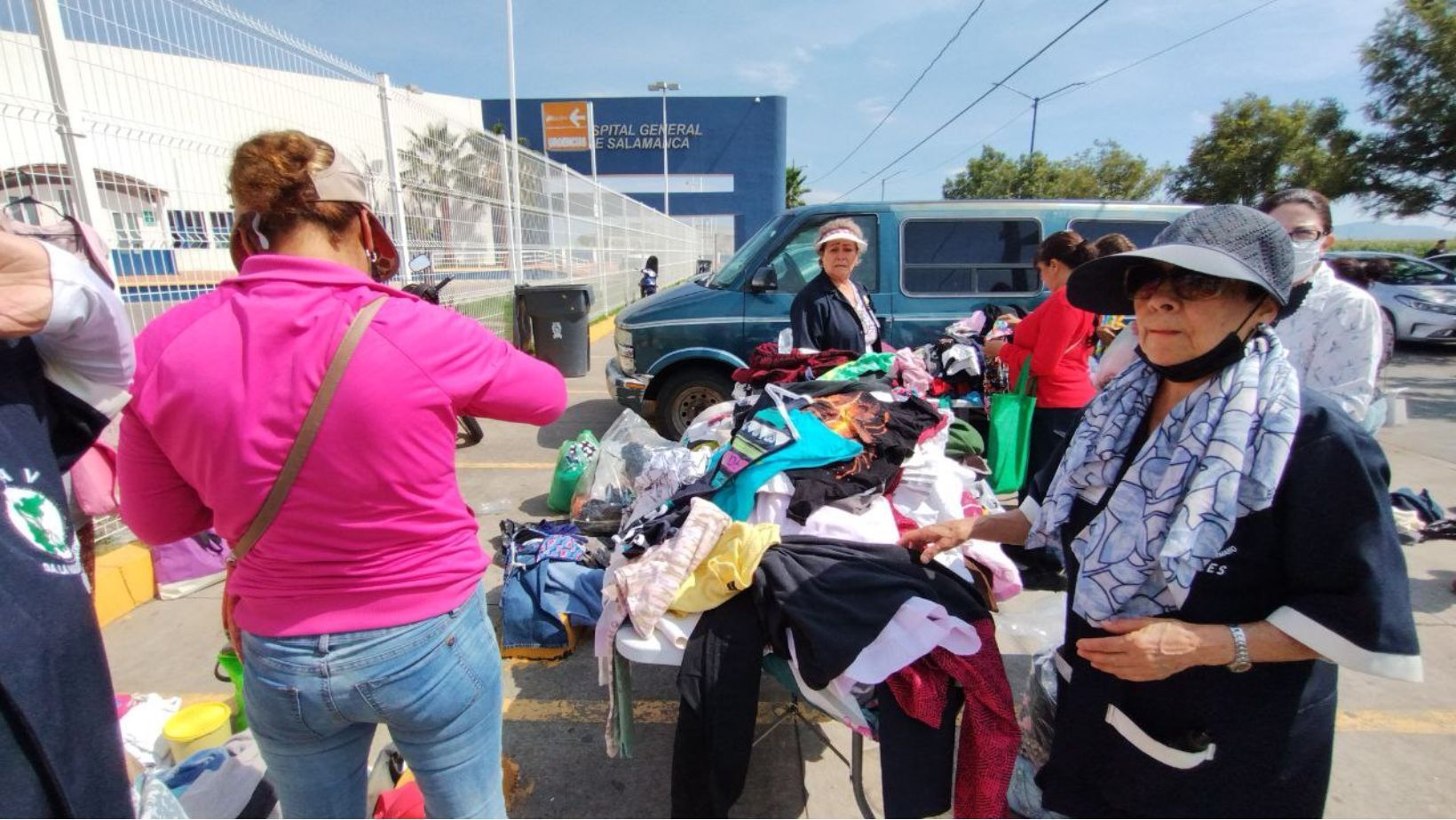 Voluntarias del Hospital General de Salamanca apoyan con bazar a familiares de pacientes