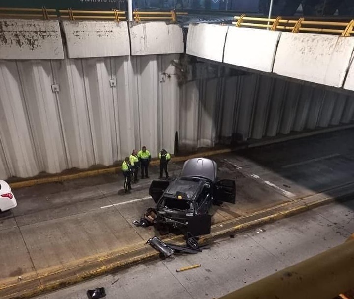 Destroza vehículo en la avenida Tecnológico e Irrigación en Celaya