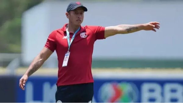 Polémica en la Liga MX: DT Carlos Esquivel del Toluca Sub-16 separado por denuncia de violencia familiar