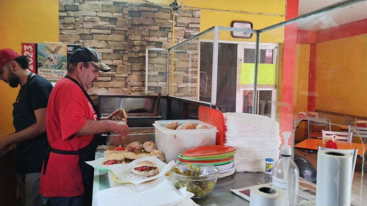 Don Juan envía tortas desde Ocampo a EEUU gracias a su sabor único