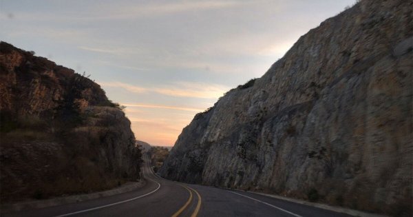 Ola de bloqueos y asaltos en carretera Sierra de Lobos urge a León y San Felipe a trabajar en conjunto