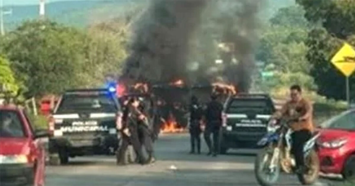 Bloqueos en Michoacán: registran balaceras e incendios en Tierra Caliente y Uruapan 