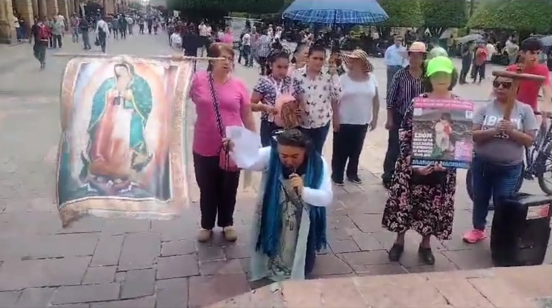 Marchan en Guanajuato y otros estados contra nuevos libros de texto, antes del regreso a clases