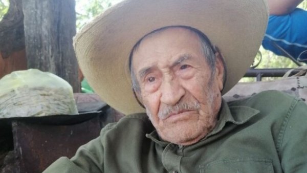 Sabas García con 86 años de vida inspira sabiduría en Irámuco