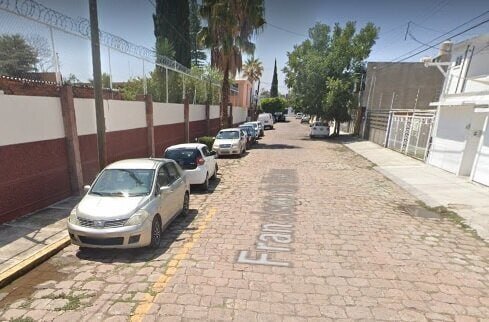 Licitan en Irapuato pavimentación de calle Francisco de Sixto que ya tiene adoquín; hay 300 en lista de espera