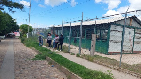 Regresaron a clases en Guanajuato, pero sin aulas suficientes