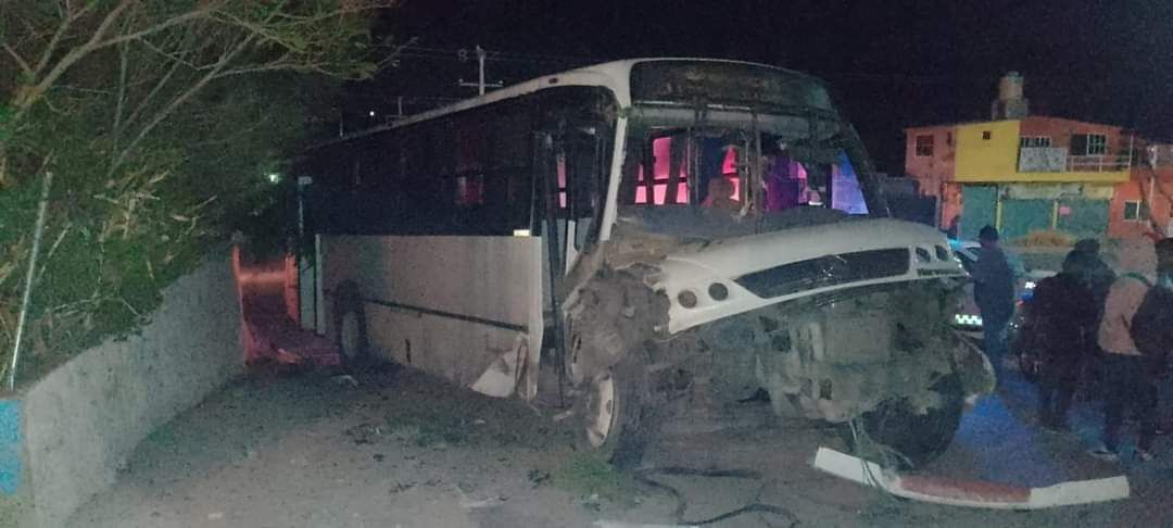 Un autobús en Tierra Blanca se sale de control, llevaba 22 pasajeros y deja a la mitad heridos