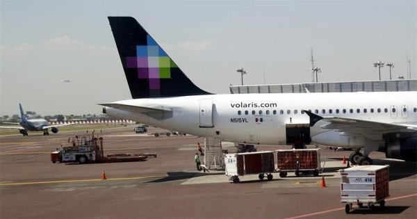 Video: Así fue como un menor entra al Aeropuerto de la CDMX y se mete bajo un avión