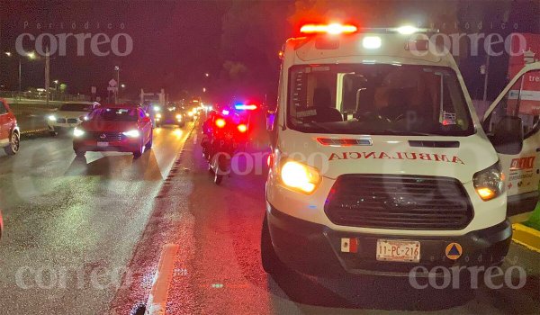 Accidente en blvd. Aeropuerto en León acaba con la vida de un joven motociclista