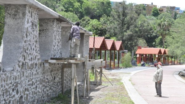 Ramiro Chávez denuncia abuso de poder en Yuriria por construir barda en propiedad privada