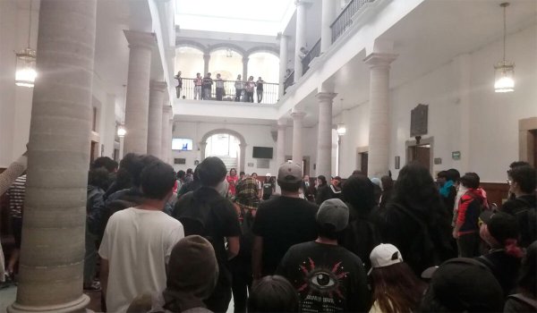 Estudiantes toman la Rectoría de la UG: 