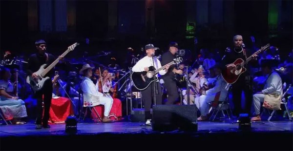 Yahritza y Su Esencia reciben abucheos en su concierto por el 15 de septiembre en el Zócalo