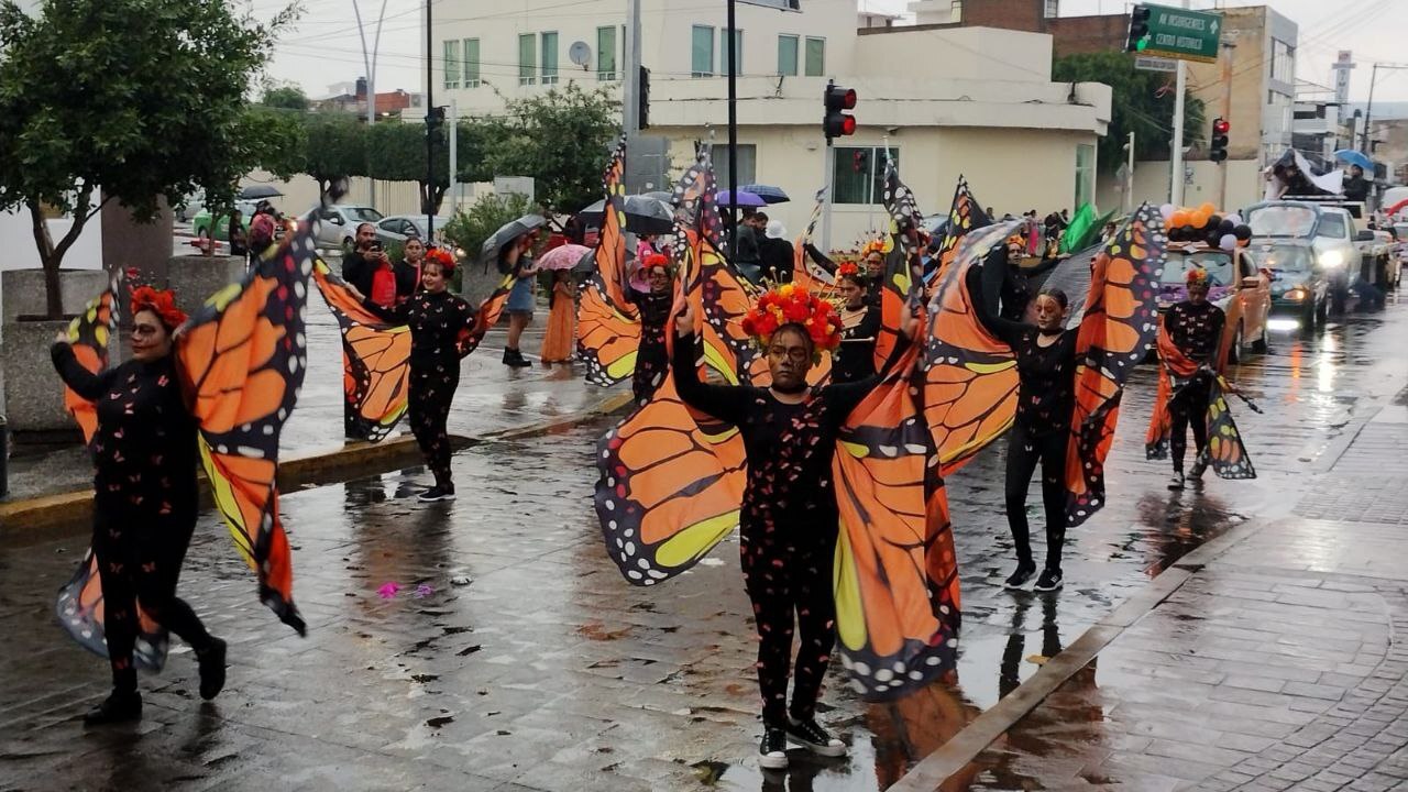 Caravana de la Feria de Alfeñiques llena de colores Irapuato, pese a lluvias (Fotos)