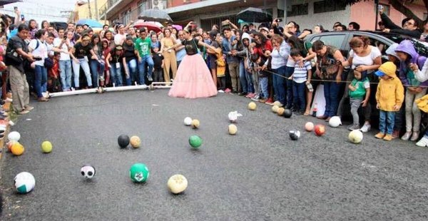 Carrera de Melones Xalapa 2023: Taylor Swift, memes, aliens y más 