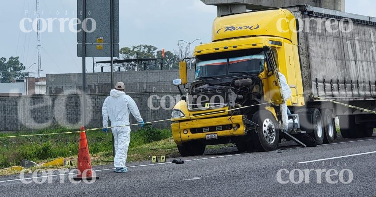 Se bajó de su tráiler para revisarlo, pero murió atropellado por otro en Pénjamo