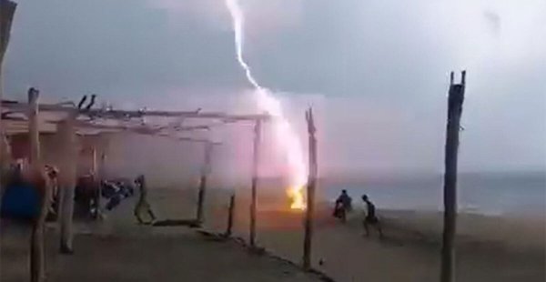 Era de León victima de un rayo en la playa de Maruata, Michoacán