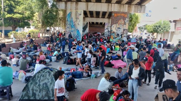 Miles de migrantes varados en Guanajuato por paro en Ferromex: “me siento secuestrado” 