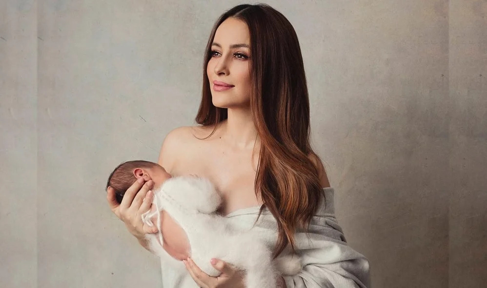 La primera foto del hijo de Carlos Rivera y Cynthia Rodríguez, ¿a quién se parece más? 