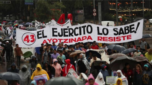 Ni perdonan ni olvidan: familiares de caso Ayotzinapa se manifiestan en CDMX