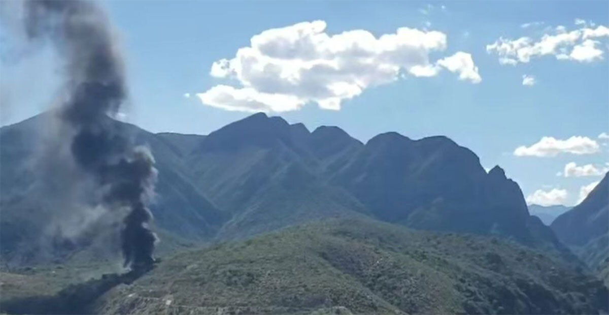 Arde basurero municipal de Xichú; bomberos combaten el fuego 