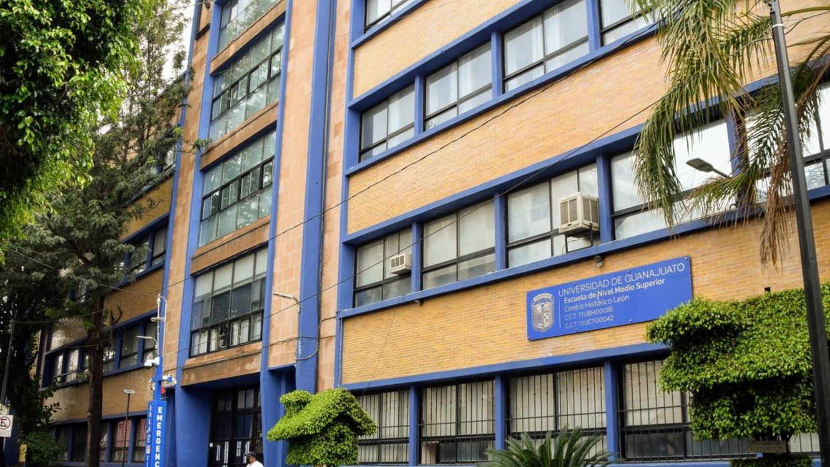 Prepa UG del Centro Histórico de León trabaja en casa porque no hay drenaje, pero sí chinches