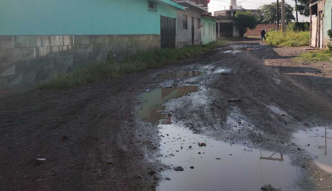 Por 20 años sufren por falta de luz, pavimentación y drenaje en la colonia Reforma de Salamanca