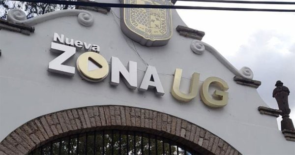 Con guardias, rejas y alambres con púas niegan entrada a estudiantes a toma de protesta de rectora de la UG