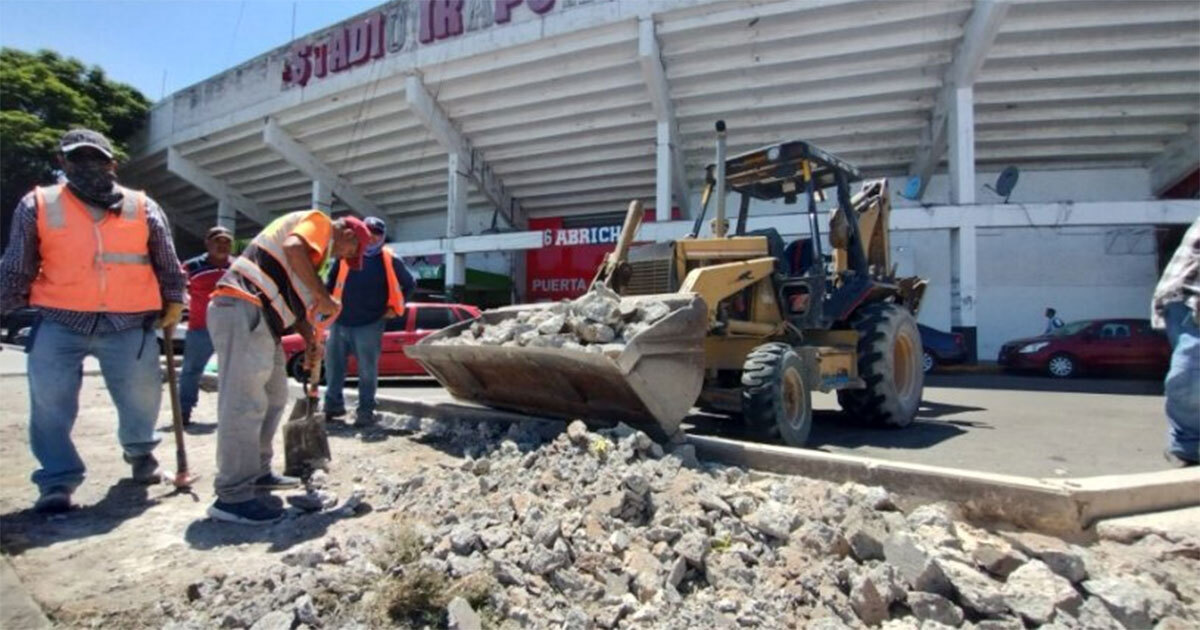 Estadio de Irapuato, ¿un cuento de no acabar? Hacen obras donde acaban de hacer