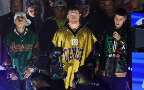 ¿Te la perdiste? Así fue la espectacular entrada del Canelo Álvarez con Santa Fe Klan