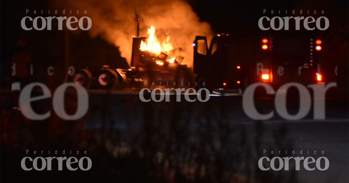 Hombres armados incendian tráiler para cometer ataque armado en la colonia Expo Fresas de Irapuato 