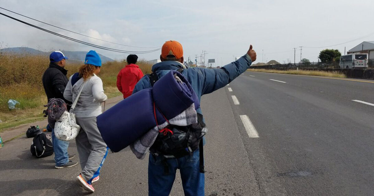 Aumenta paso de migrantes en Pénjamo y podrían quedarse en la zona si no consiguen transporte 