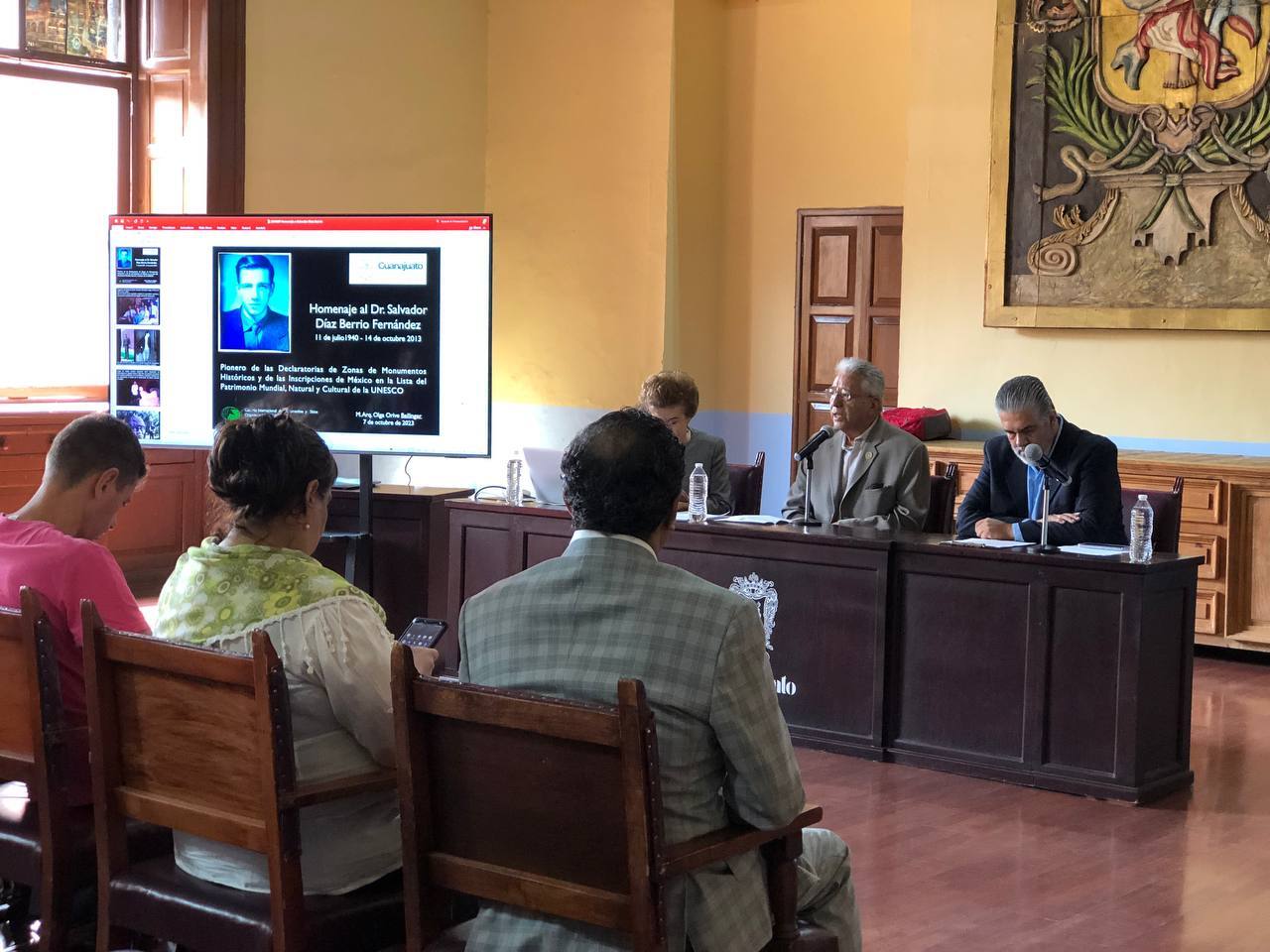 Rinden homenaje a Salvador Díaz-Berrio, guanajuatense pionero en declaraciones de zonas monumentales